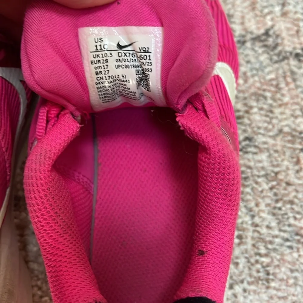 Girls pink Nike sneakers 11c